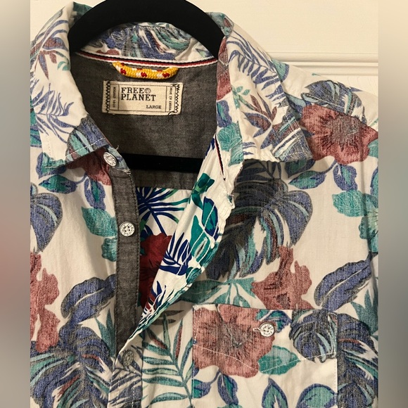 Free Planet Tropical Button Down Shirt Size Mens Large. - Picture 2 of 4